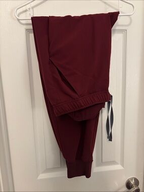 Men’s Figs Burgundy Tansen Jogger Scrub Pants